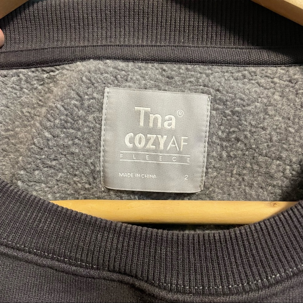 Aritzia TNA Cozy AF Crop Long Sleeve Sweatshirt- 2 - Picture 4 of 5